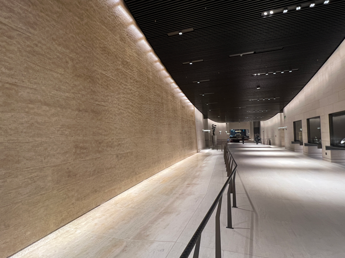 Al Safwa Lounge Water cascade wall Al Safwa Lounge Water cascade wall