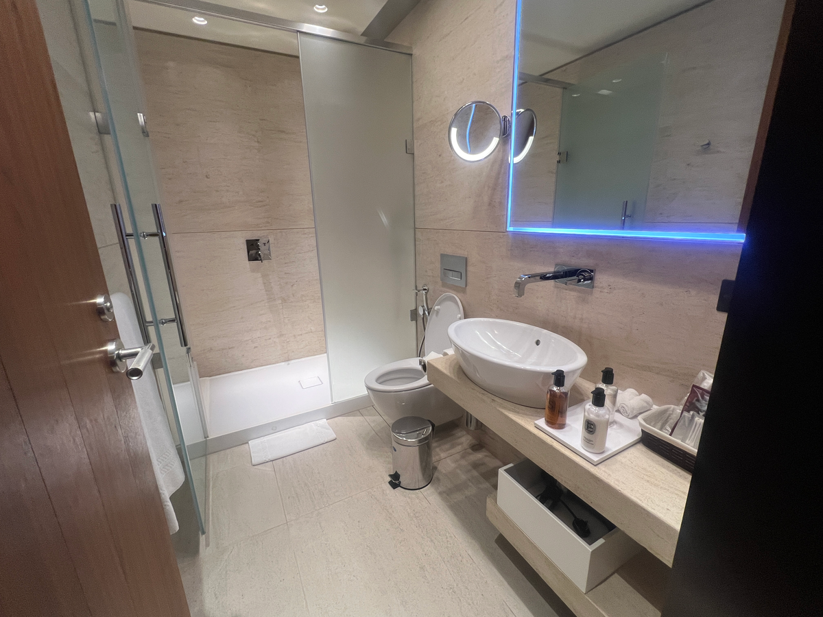Al Safwa Lounge Quiet Room Bathroom