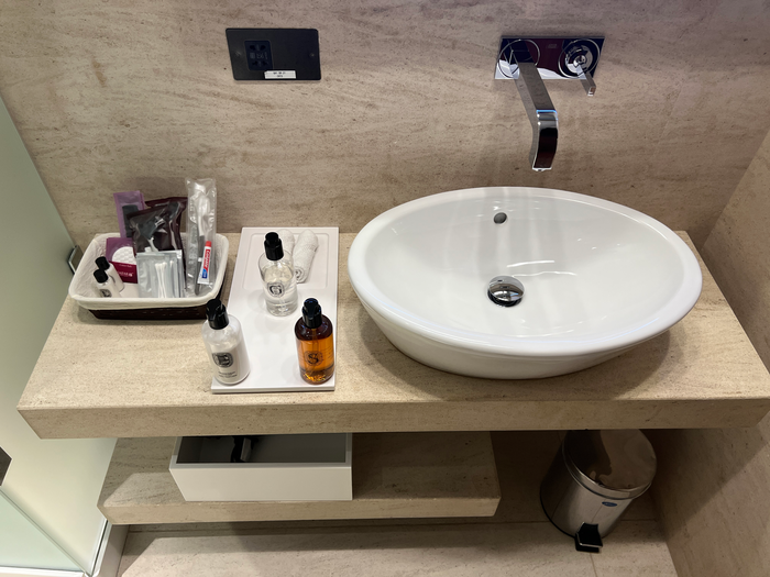 Al Safwa Lounge Quiet Room Bathroom Sink Al Safwa Lounge Quiet Room Bathroom Sink