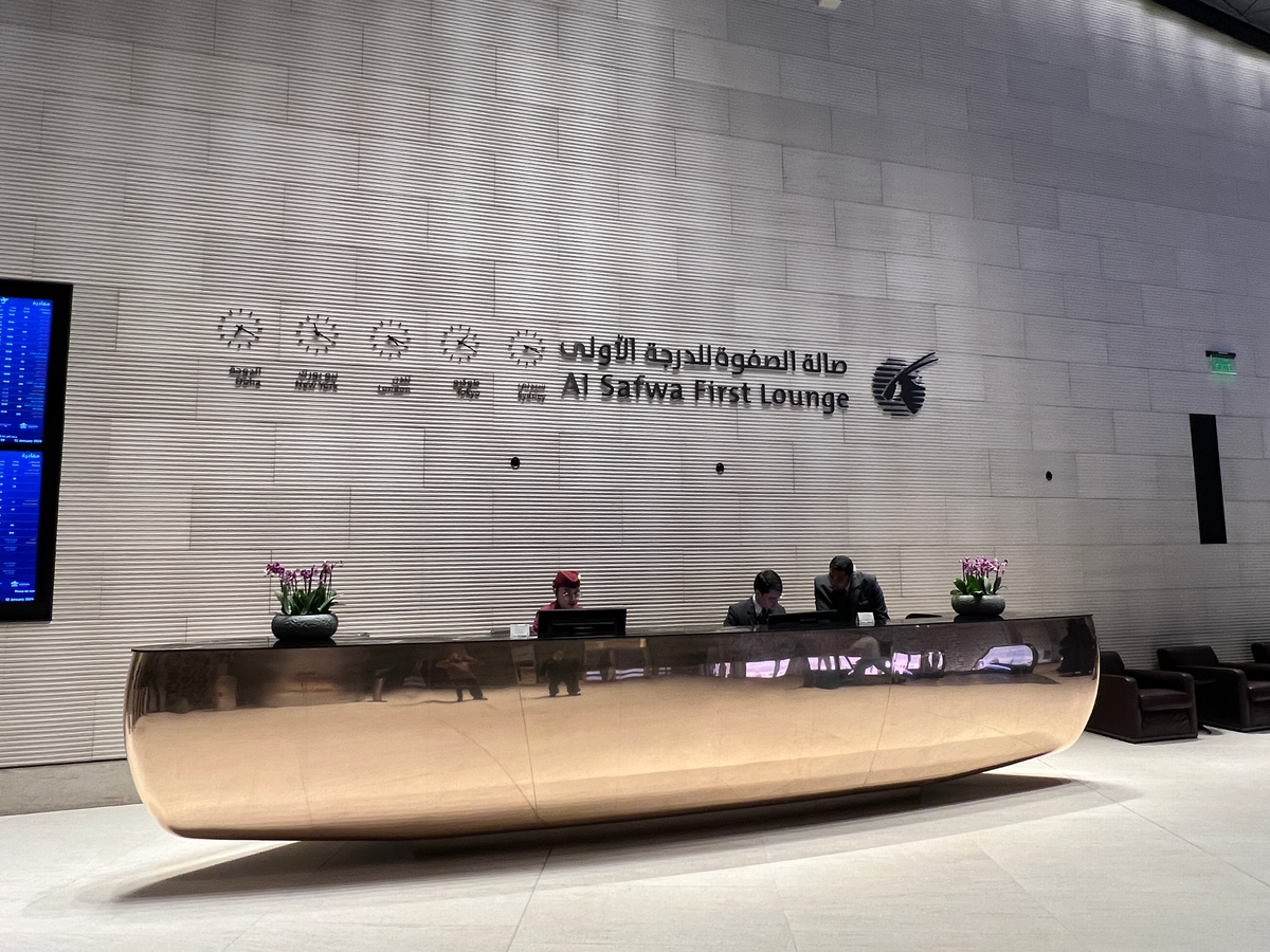 Al Safwa Lounge Reception Desk