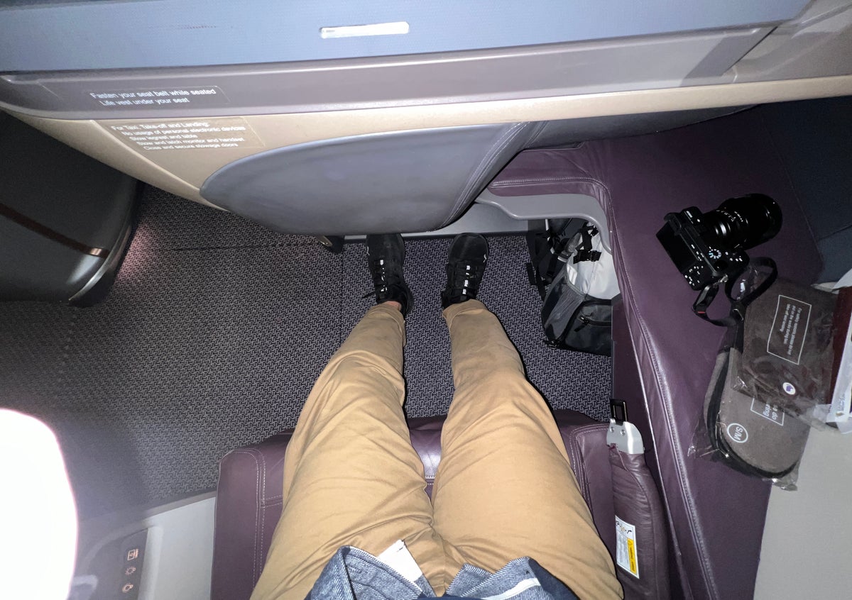 Singapore 777 business class seat non bulkhead