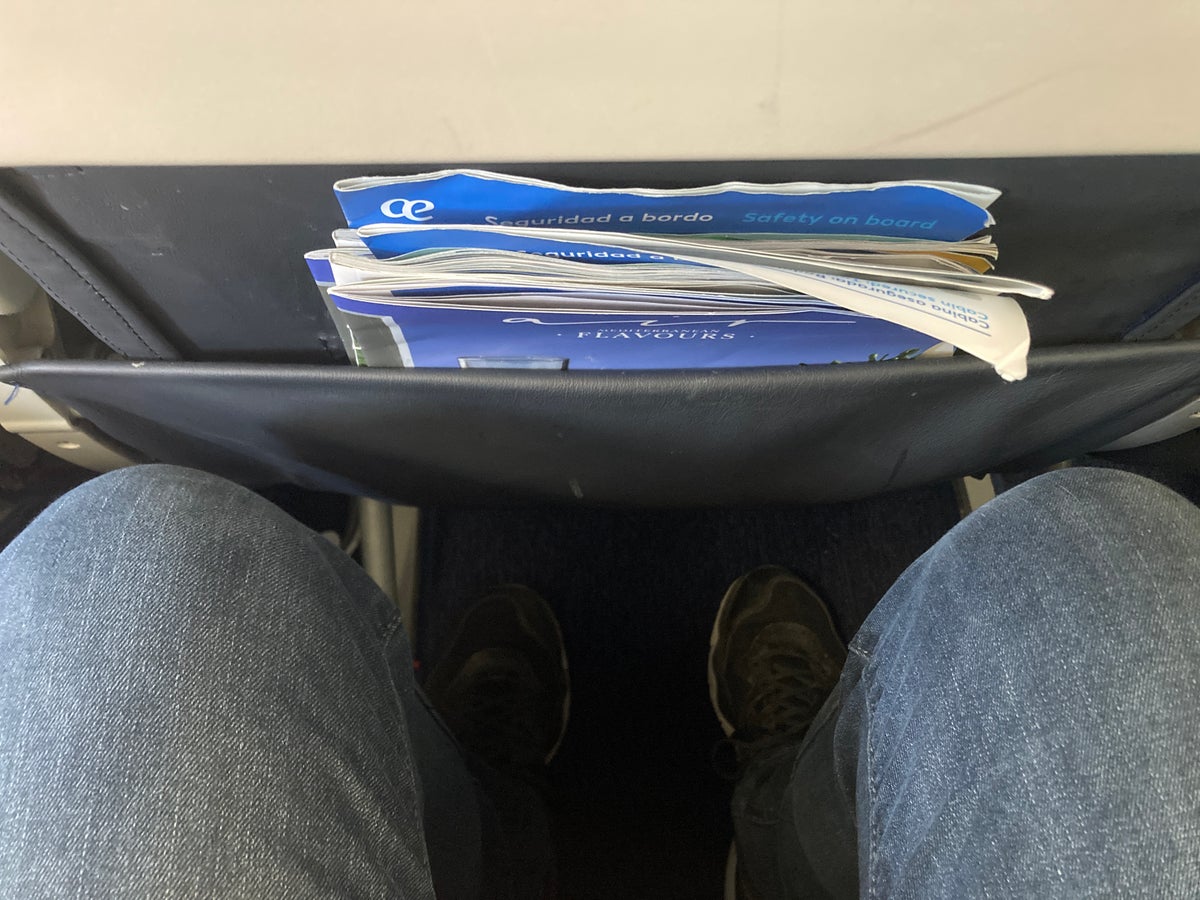 Air Europa knee space in economy middle seat