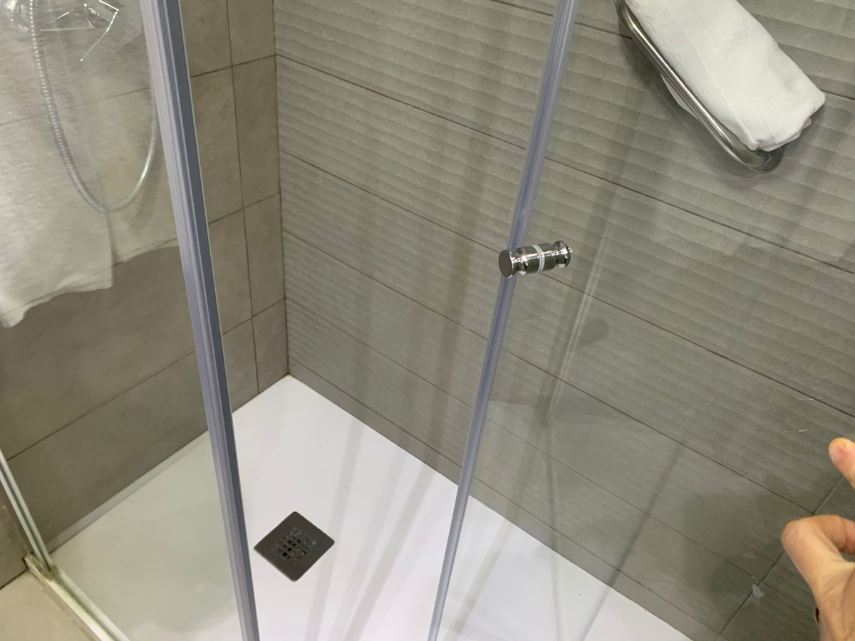 AluaSoul Costa Malaga bathroom shower door problem