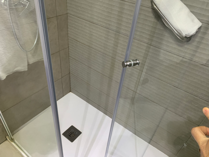 AluaSoul Costa Malaga bathroom shower door problem AluaSoul Costa Malaga bathroom shower door problem