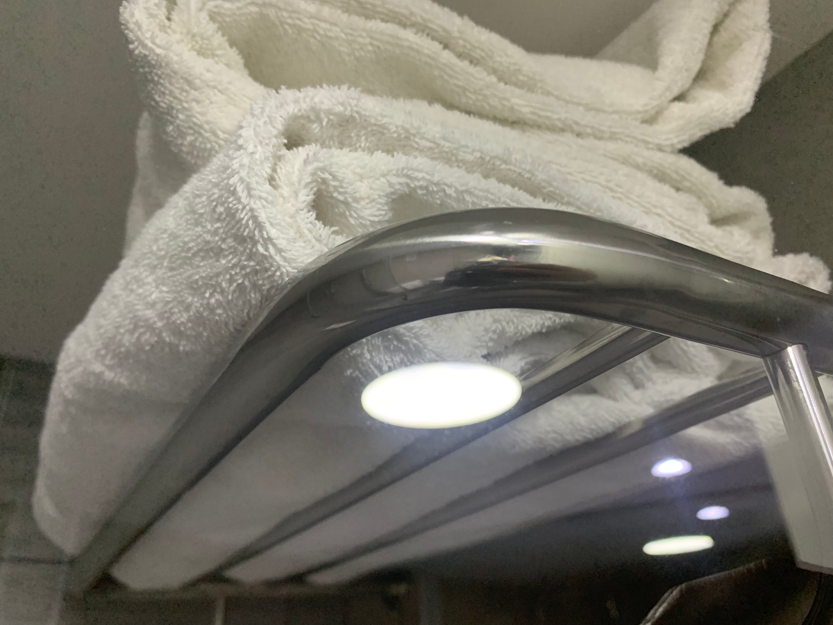 AluaSoul Costa Malaga bathroom shower towel rack problem
