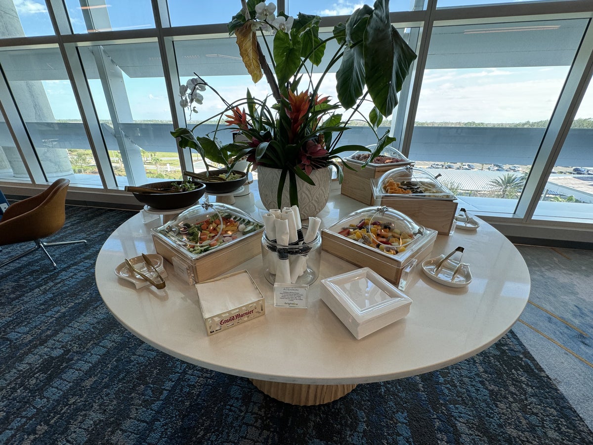 Brightline Buffet Premium Lounge MCO Lunch