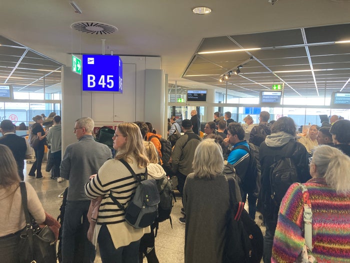 Condor A330 900neo business class boarding gate Condor A330 900neo business class boarding gate
