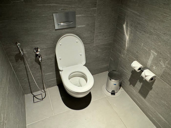 DOH Gold Lounge South womens toilet