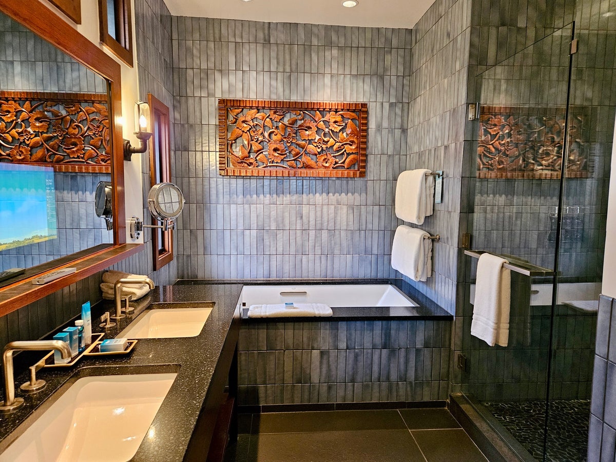 Disney Polynesian bungalow master bathroom
