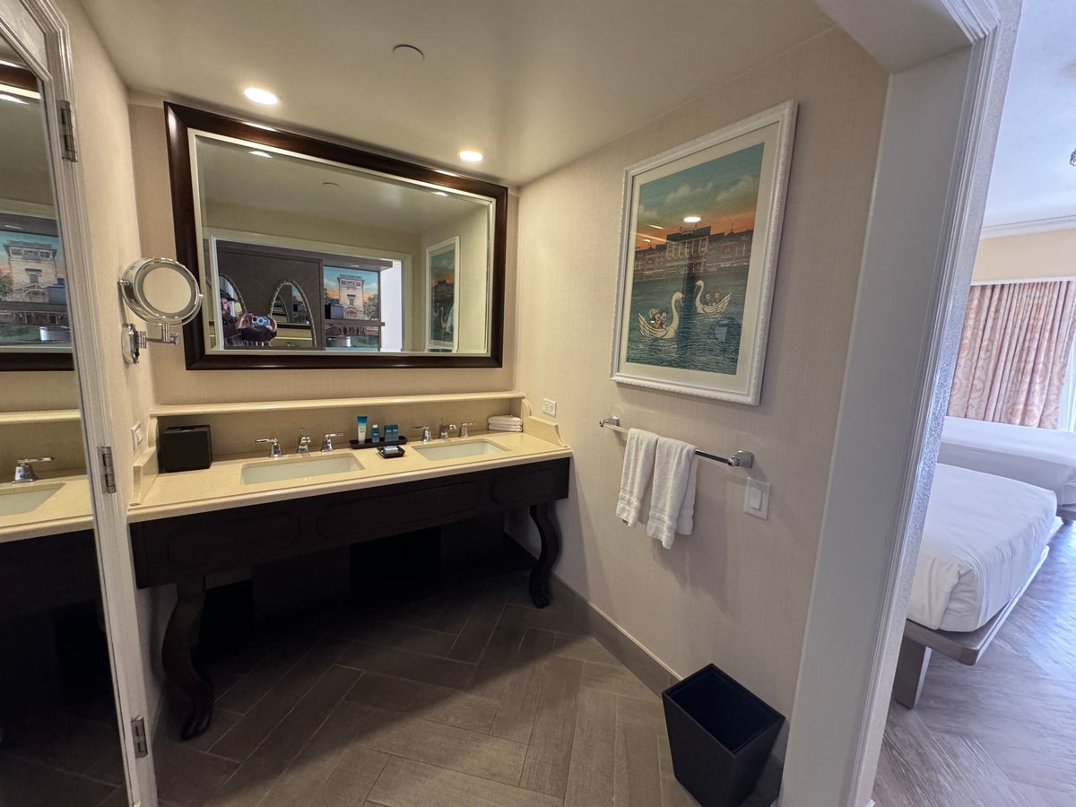 Disneys BoardWalk Inn Bathroom Vanity Open