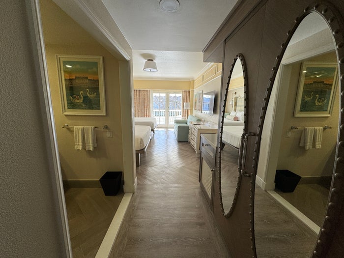 Disneys BoardWalk Inn Foyer Bedroom Disneys BoardWalk Inn Foyer Bedroom
