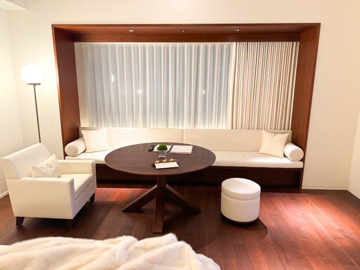 EDITION Tokyo Ginza Premier Room sofa