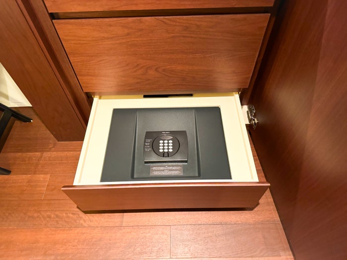 EDITION Tokyo Ginza safe