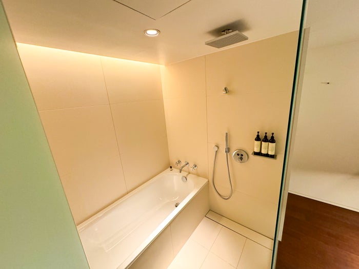 EDITION Tokyo Ginza shower tub