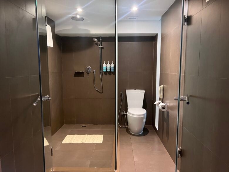 Hilton Garden Inn Bangkok Silom bathroom shower and toilet