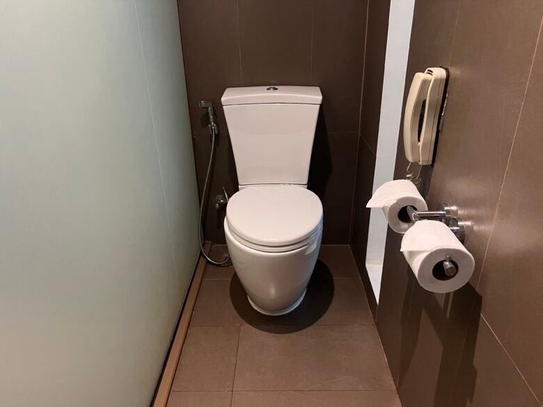 Hilton Garden Inn Bangkok Silom bathroom toilet