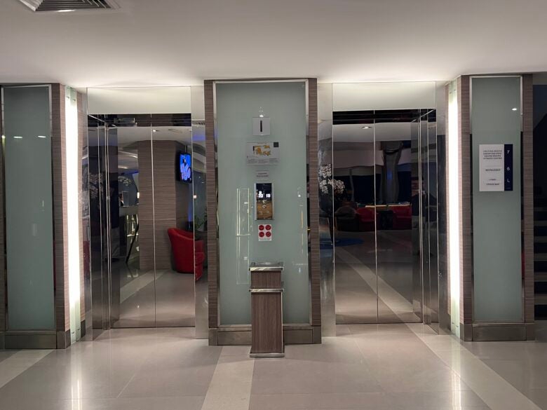 Hilton Garden Inn Bangkok Silom lobby elevators