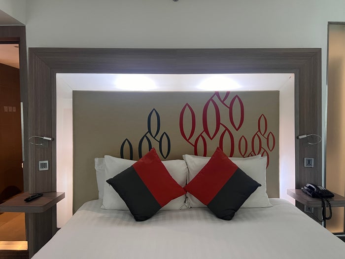 Hilton Garden Inn Bangkok Silom room bed headboard Hilton Garden Inn Bangkok Silom room bed headboard