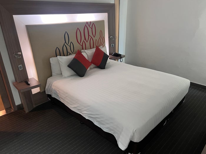 Hilton Garden Inn Bangkok Silom room bed Hilton Garden Inn Bangkok Silom room bedroom