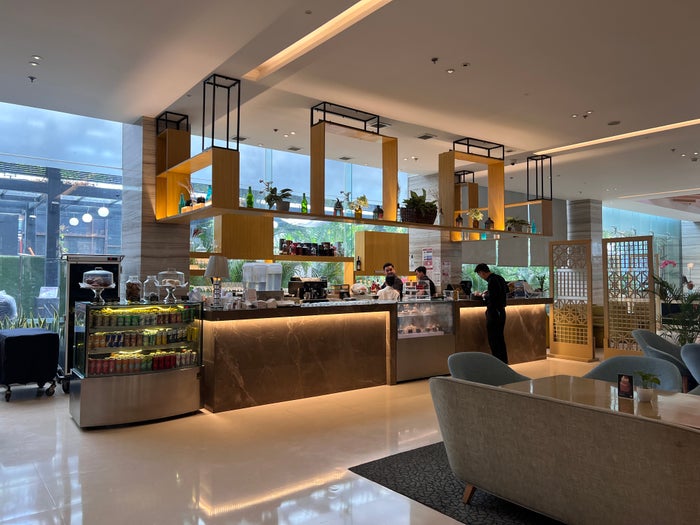 Holiday Inn Express Manila Newport City bar