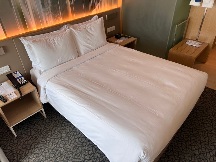 Holiday Inn Express Manila Newport City bed top view Holiday Inn Express Manila Newport City bed top view