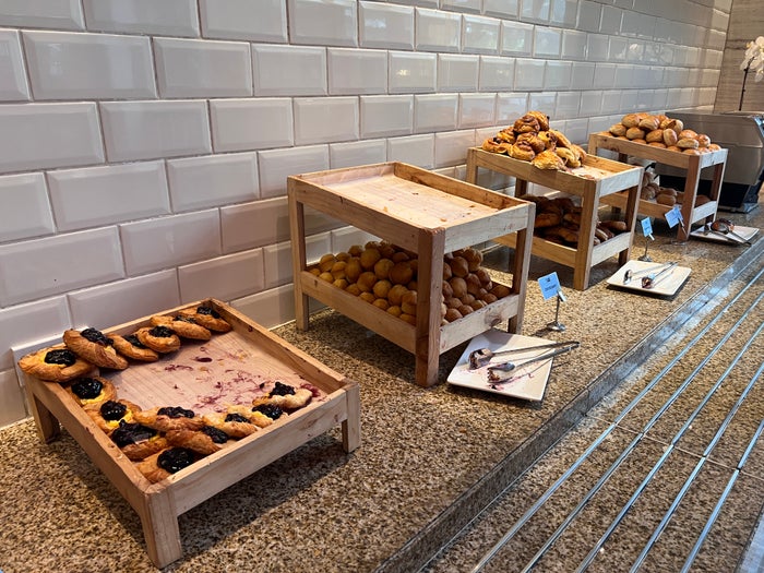 Holiday Inn Express Manila Newport City bread and pastry options Holiday Inn Express Manila Newport City bread and pastry options