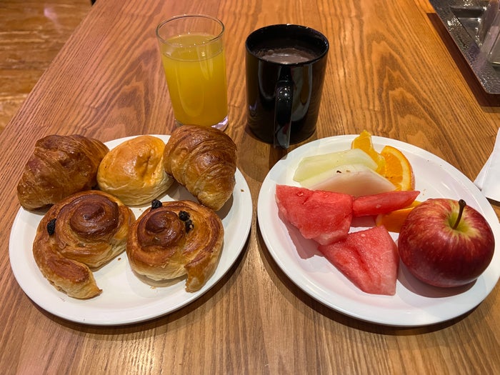 Holiday Inn Express Manila Newport City breakfast plate Holiday Inn Express Manila Newport City breakfast plate