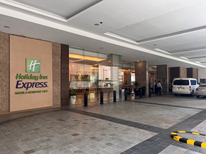 Holiday Inn Express Manila Newport City exterior Holiday Inn Express Manila Newport City exterior
