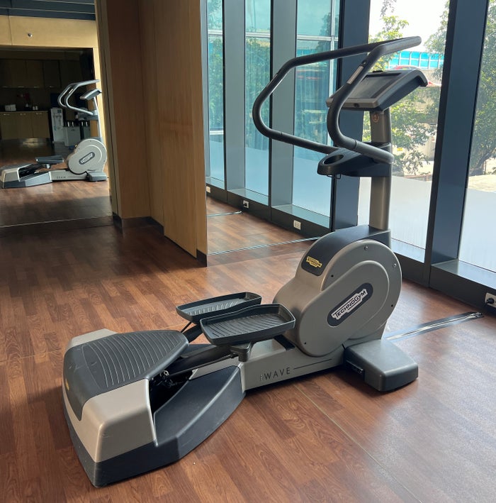 Holiday Inn Express Manila Newport City fitness center elliptical Holiday Inn Express Manila Newport City fitness center elliptical