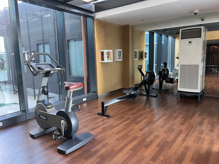 Holiday Inn Express Manila Newport City fitness center stationary bike and rower Holiday Inn Express Manila Newport City fitness center stationary bike and rower