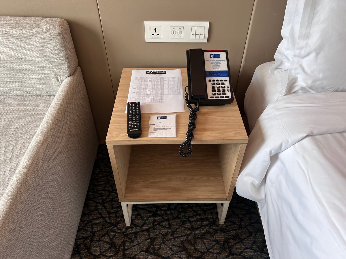 Holiday Inn Express Manila Newport City nightstand with rooms phone