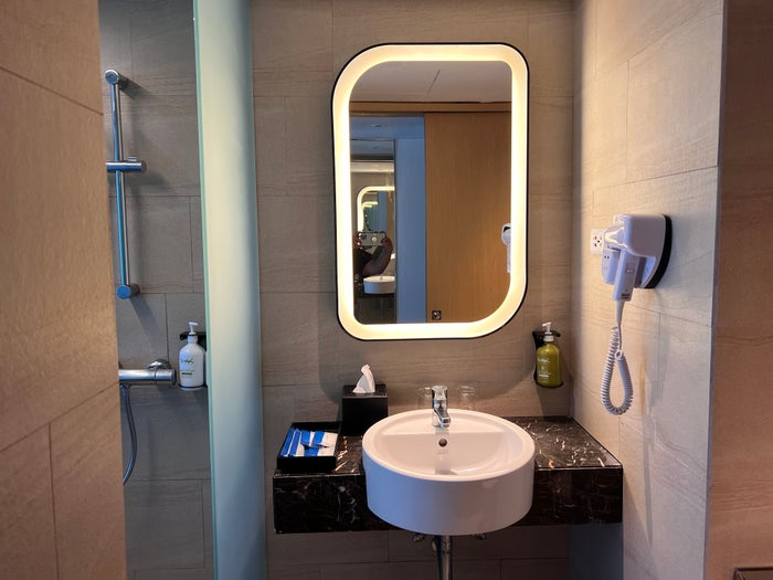 Holiday Inn Express Manila Newport City room and vanity Holiday Inn Express Manila Newport City room and vanity