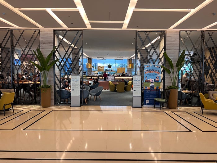 Holiday Inn Express Manila Newport City view as you enter hotel Holiday Inn Express Manila Newport City view as you enter hotel