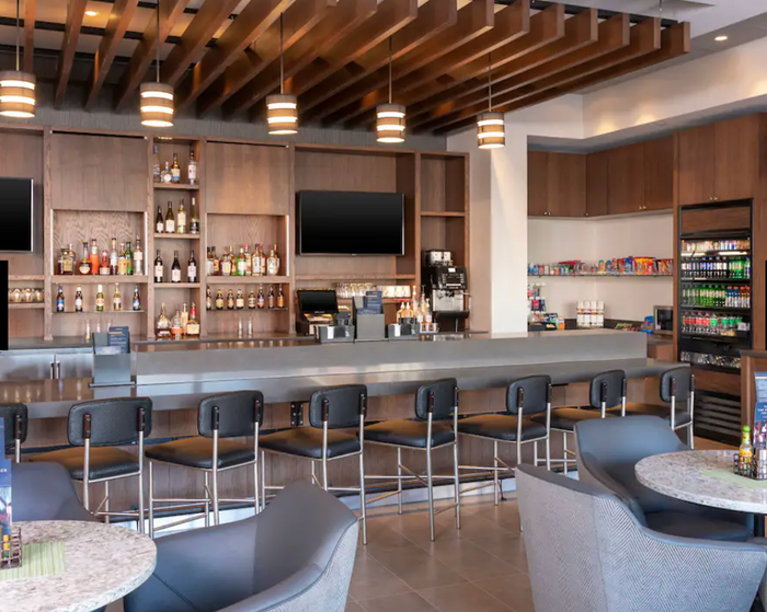 Hyatt Place Detroit – Royal Oak bar