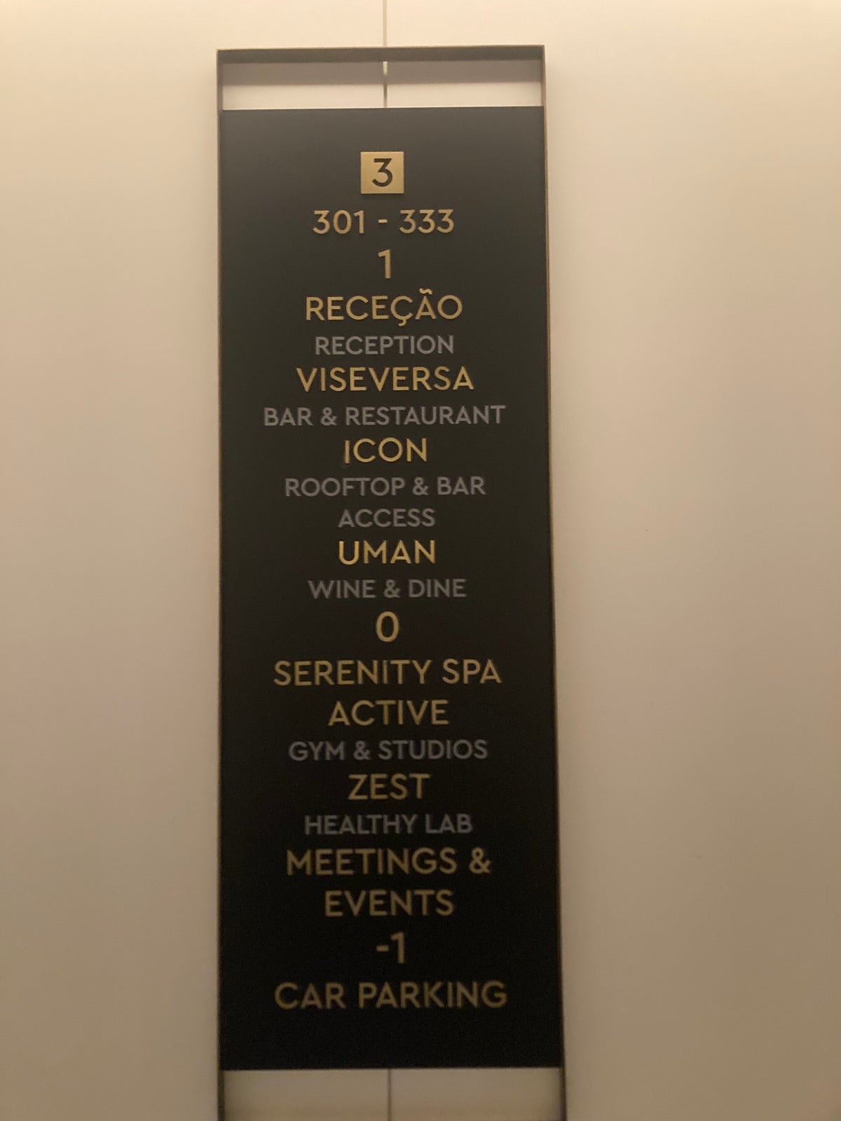 Hyatt Regency Lisbon elevator floor signs