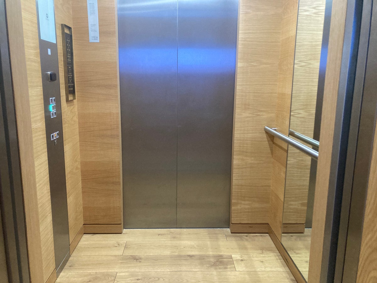 Hyatt Regency Lisbon elevator
