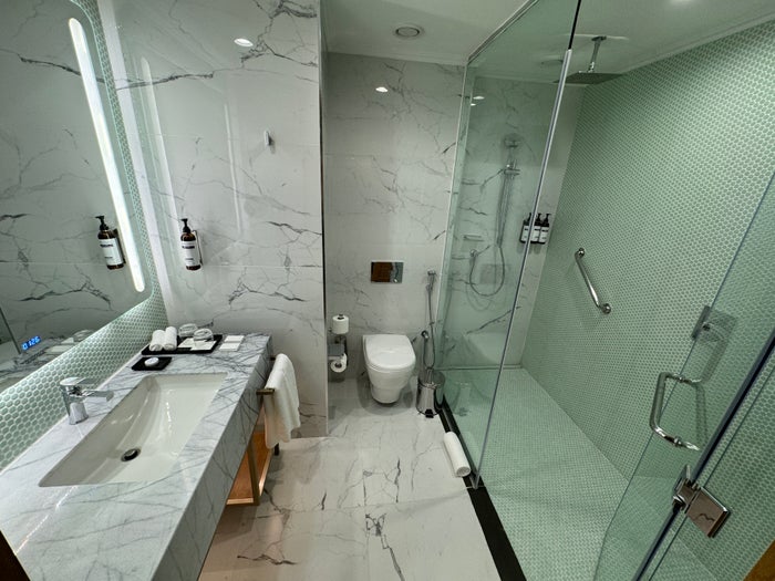 Hyatt Regency Nairobi king bed deluxe bathroom