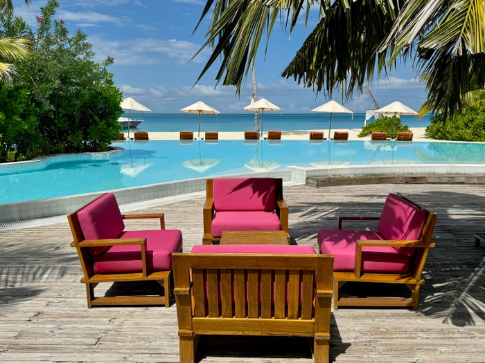 Iru Veli pool and bar Iru Veli pool and bar