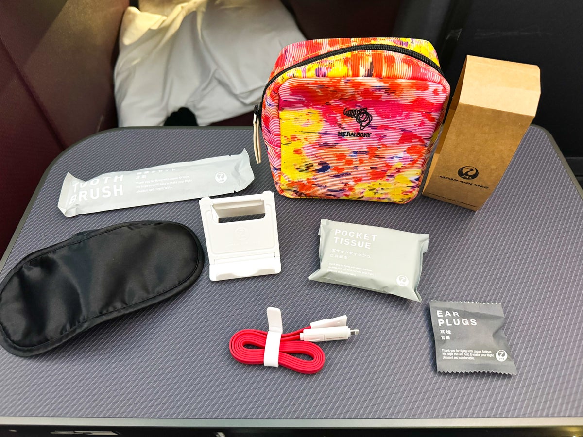 Japan Airlines A350 1000 business amenity kit contents