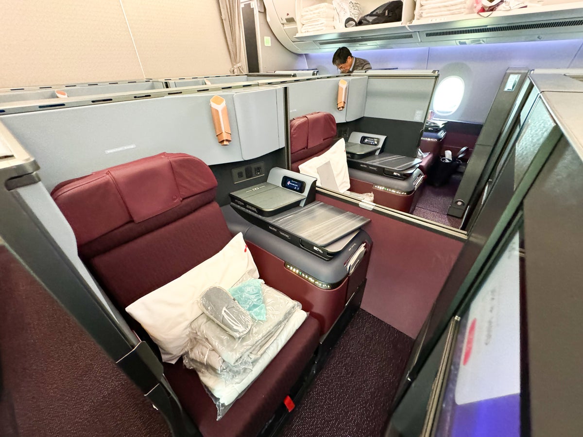 Japan Airlines A350 1000 business middle seats