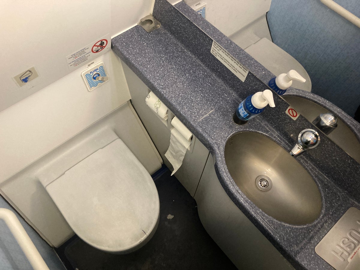 JetBlue Mint A321 lavatory