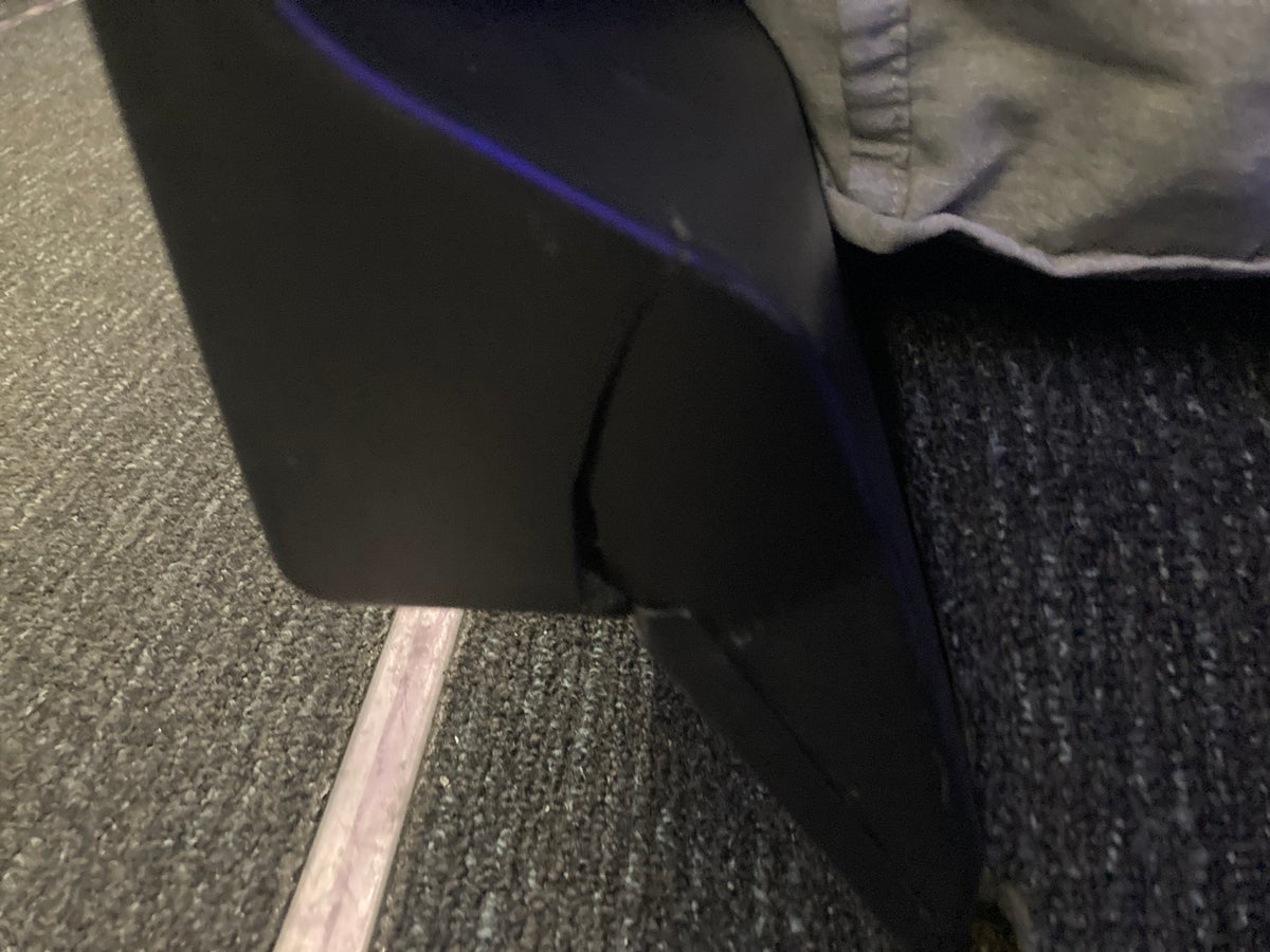 JetBlue Mint A321 seat crack in molding