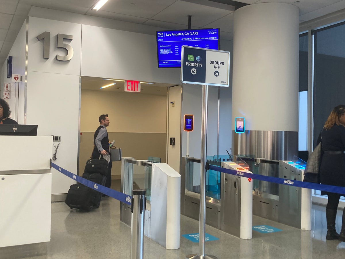 JetBlue boarding gate 15 JFK Terminal 5