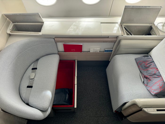 La Premiere seat storage La Premiere seat storage