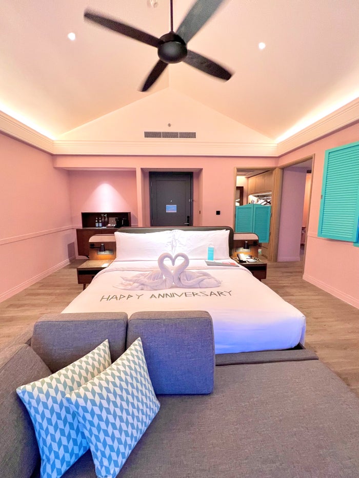 Le Meridien Maldives king bed room Le Meridien Maldives king bed room