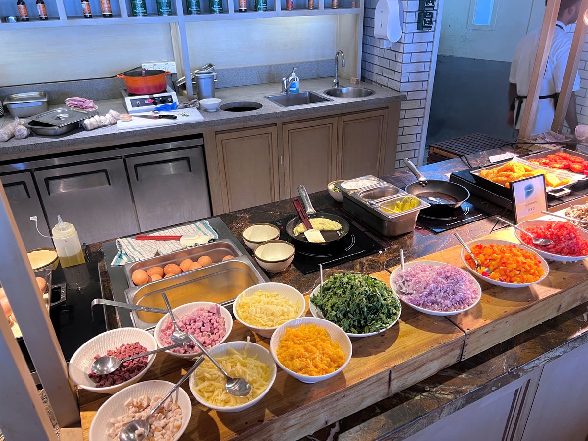 Omelet and egg station at Le Meridien Maldives breakfast buffet