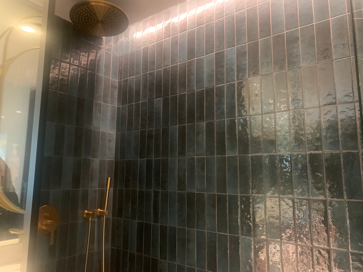 Renaissance Porto Lapa Hotel bathroom shower
