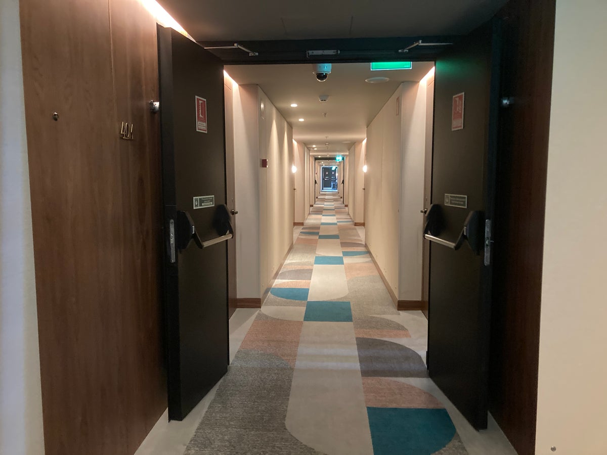 Renaissance Porto Lapa Hotel guest floor hallway