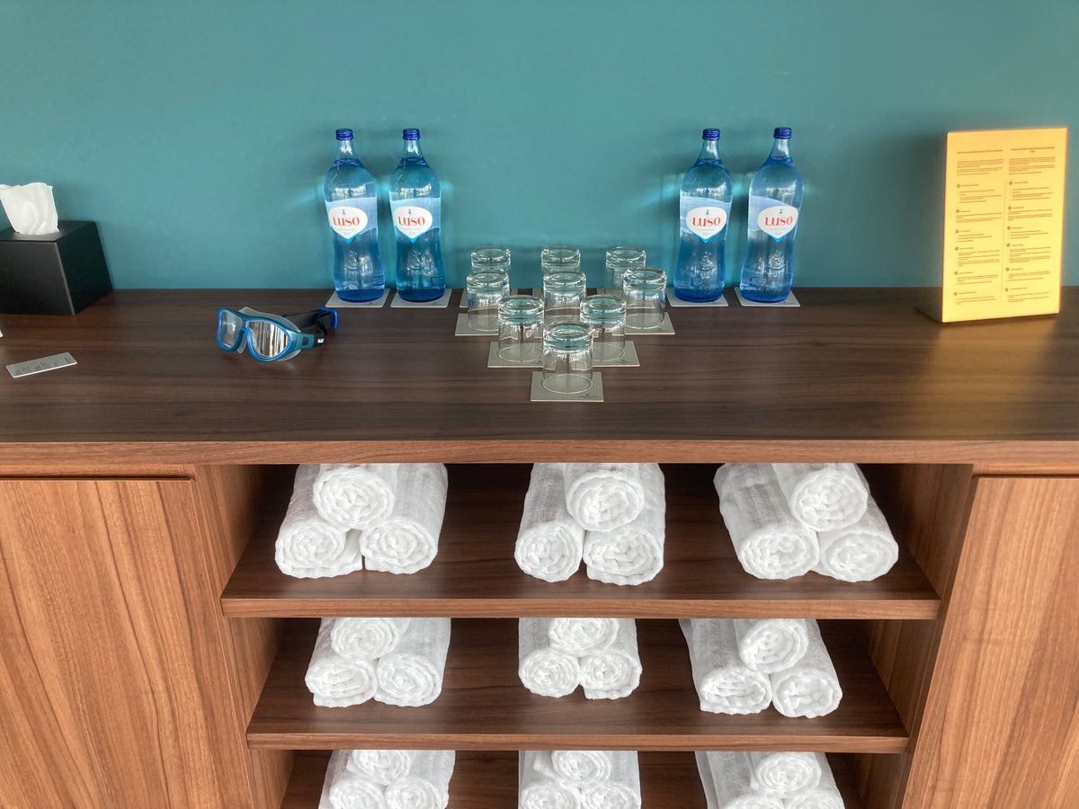 Renaissance Porto Lapa Hotel gym towels and water