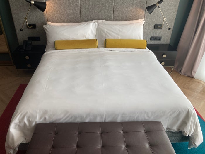 Renaissance Porto Lapa Hotel suite bed Renaissance Porto Lapa Hotel suite bed